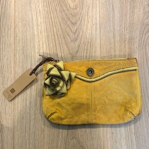 Gap nwts vintage Yellow Leather Wristlet Clutch with Flower Accent